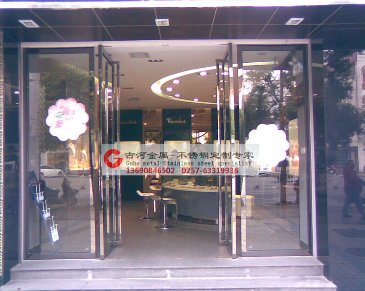 门业图片-酒店不锈钢商业大门不锈钢自动感应门，不锈钢框商铺地弹簧门，不锈钢透明玻璃门GHD003图片